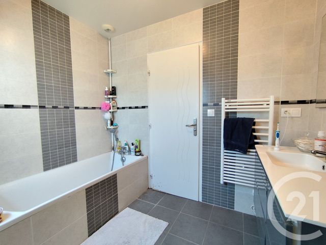 maison à louer - 4 pièces - 100.0 m2 - NOYON - 60 - PICARDIE - Century 21 Saint Eloi